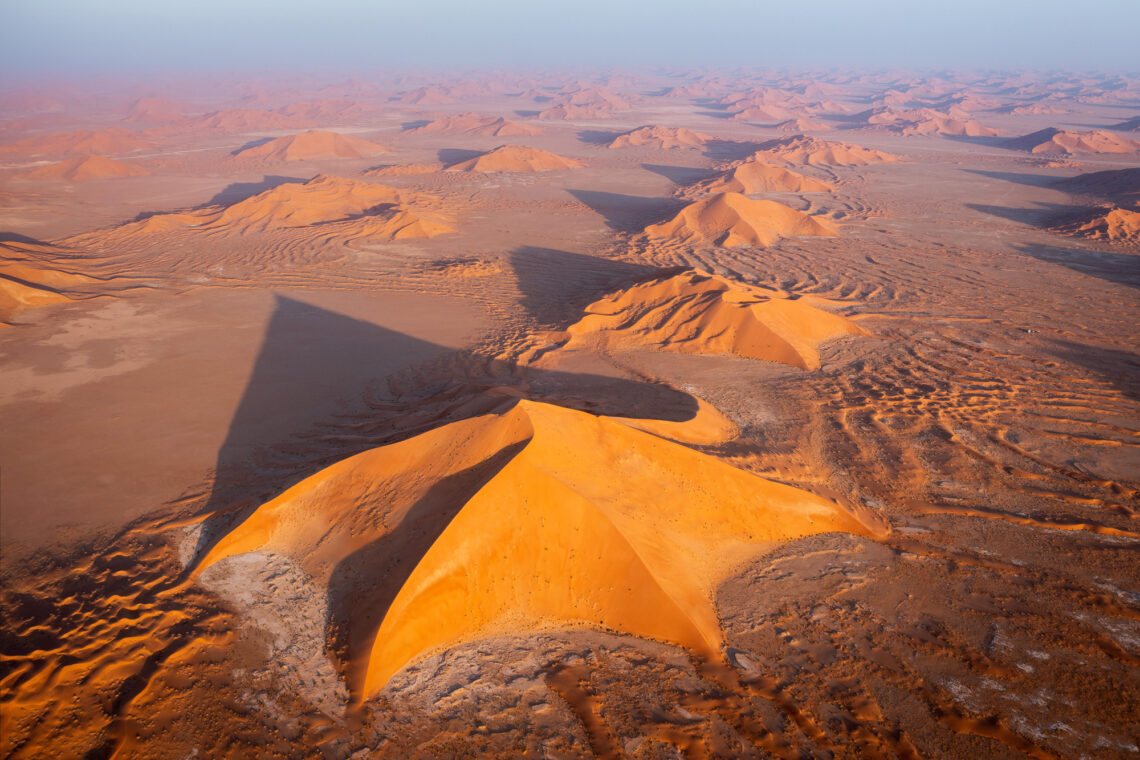 Oman Fotoexpedition. Weiten Schotterebenen und riesigen Sterndünen