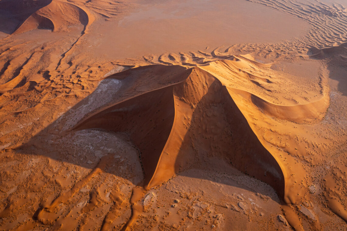 Oman Fotoexpedition. Weiten Schotterebenen und riesigen Sterndünen