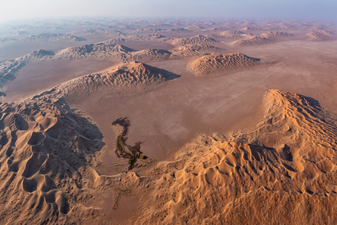Oman Fotoexpedition. Weiten Schotterebenen und riesigen Sterndünen