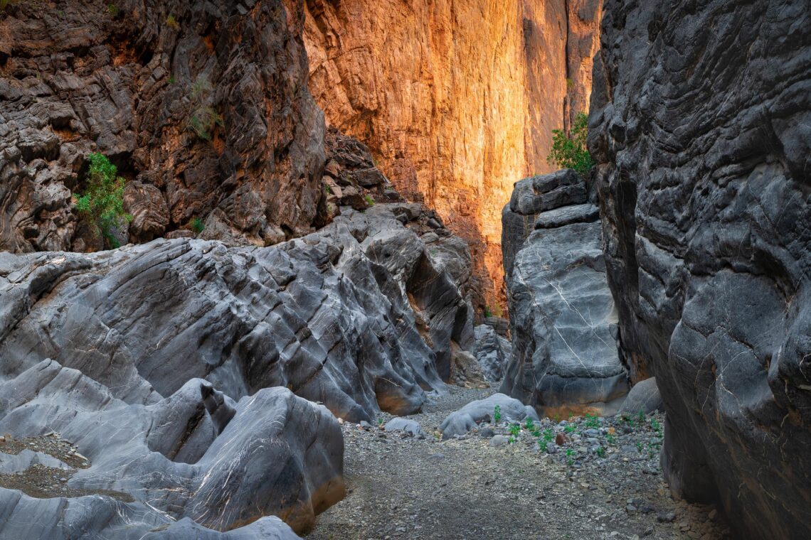 Oman Fotoreise. Al Hajar-Gebirge - Auf engen Strassen schlängeln wir uns durch eine spektakuläre Gebirgslandschaft