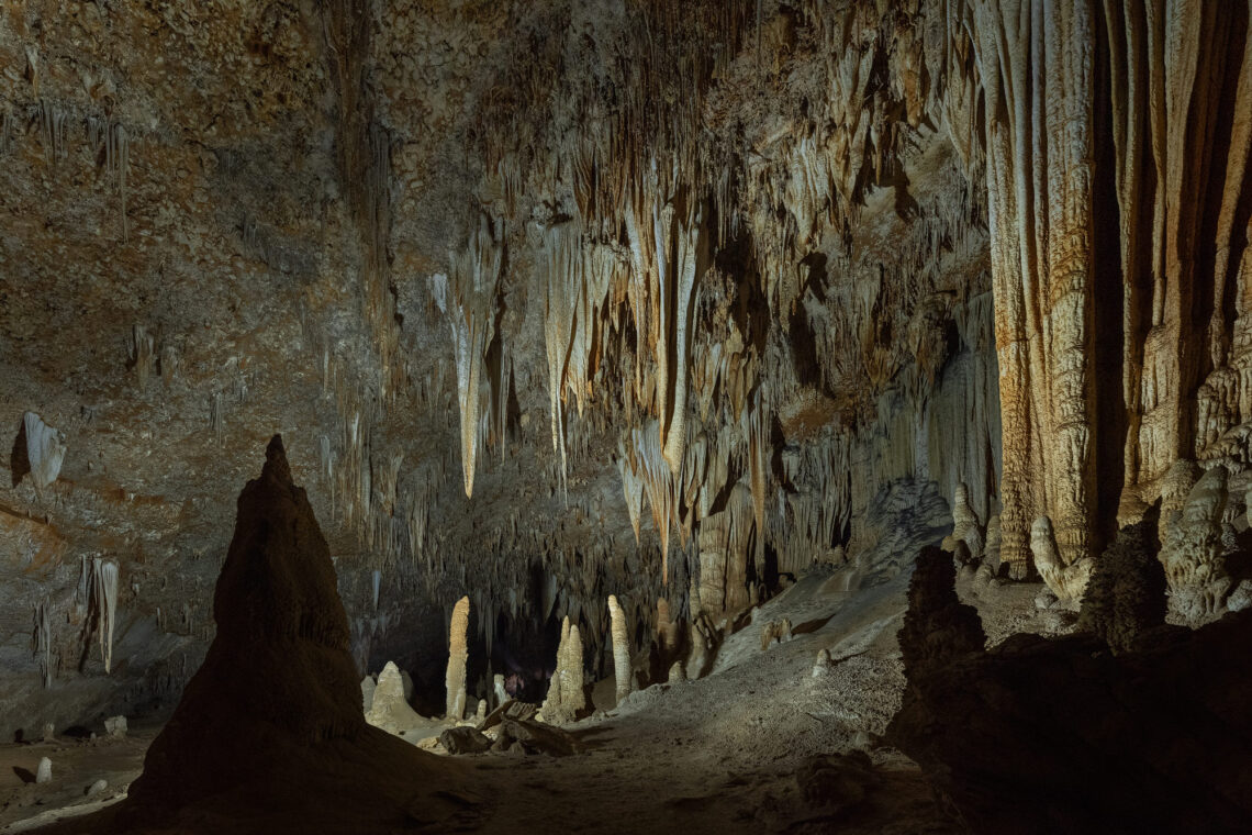 Fotografie Reise Socotra, Hoq Cave - Stalagmiten und Stalaktiten ins beste Licht zu rücken