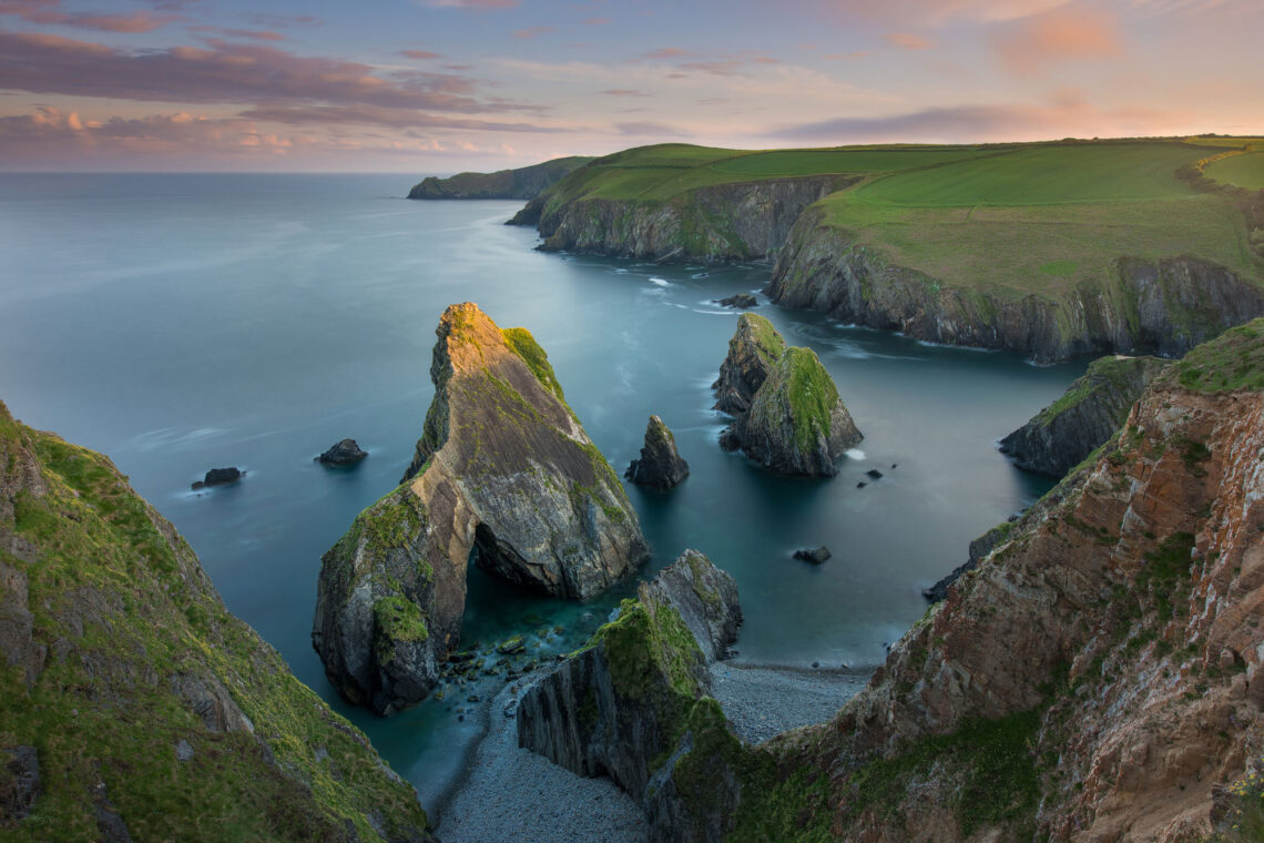 Irland Fotoreise, Mit den Cliffs of Moher, Bei den 150 Meter in den Atlantik abfallenden Felsen fotografieren wir den Sonnenuntergang.