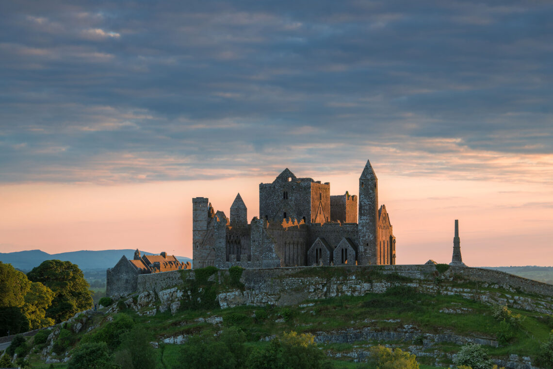 Fotografie Reise Irland der Süden, 60 Meter über der Stadt thront der Rock of Cashel