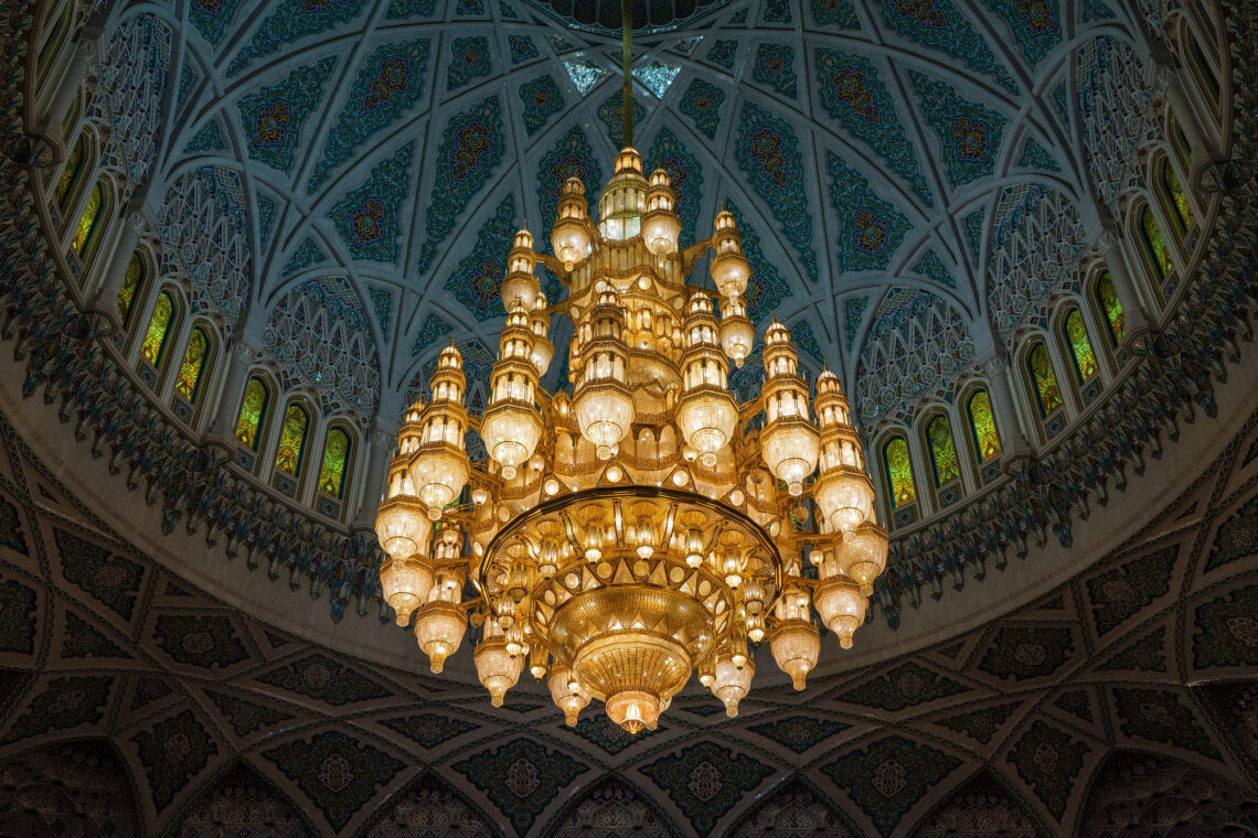 Fotografie Reise Oman. Am Abend machen wir Aussenaufnahmen der grossen Sultan-Qabus-Moschee